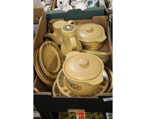 A QUANTITY OF VINTAGE RETRO DINNERWARE (TRAYS NOT INCLUDED)