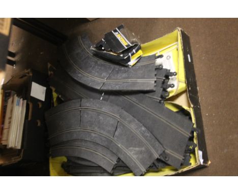 A QUANTITY OF VINTAGE SCALEXTRIC
