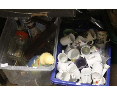 A TRAY OF CHINA MUGS TOGETHER WITH A TRAY OF STORAGE JARS, LAMP BASES AND LIGHT FITTINGS (TRAYS NOT INCLUDED)