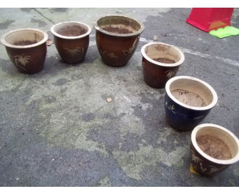 A SELECTION OF 6 LARGE CERAMIC PLANTER POTS
