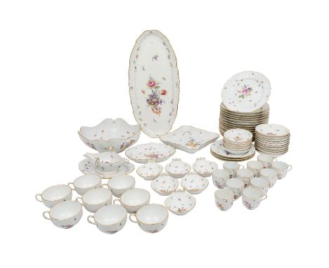 MEISSEN, Speise-, Kaffee- und Teeservice mit "Neubrandenstein-Relief", 1860-1924 unterglasurblaue Knaufschwertermarke, Prägen