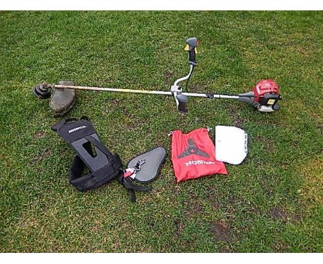 Honda VMK425E Petrol Strimmer with harness and manual and metal blade attachment ( house clearance )