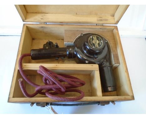 A wooden boxed vintage Deco style  Bakelite hair dryer 'Ormond company ltd'  E1022 ( sold as a display item only) 