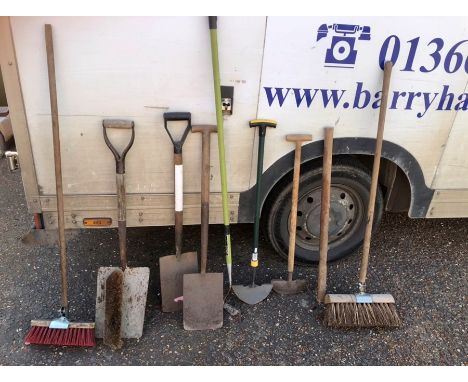 Assorted garden tools from house clearance 