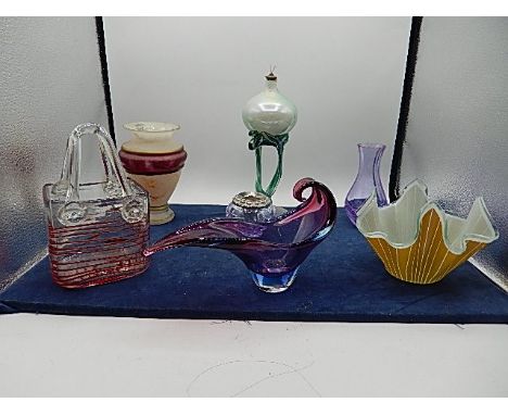 Decorative glass ornaments including signed Aladdin's style lamp, handkerchief vase etc