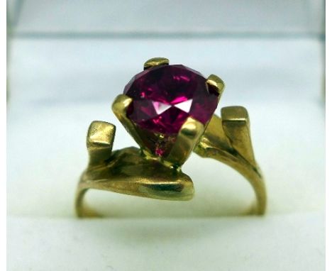 A 9ct gold and red stone solitaire ring, weight 4.4g, size O