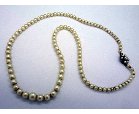 A pearl necklace with a 9ct gold clasp