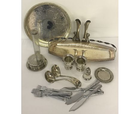 A quantity of assorted silver plated items to include tray, coasters, serving spoons &amp; fish cutlery.  