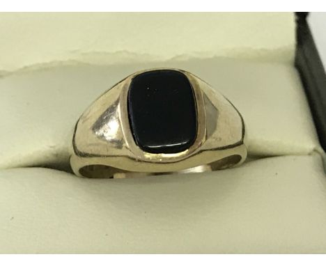 A vintage 9ct gold signet ring set with black onyx. Size N½. Fully hallmarked to inside of band.  Total weight approx. 2.6g.