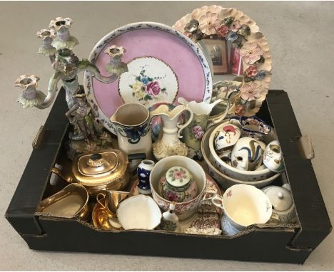 A box of mixed vintage and modern ceramics. To include Crown Devon, Royal Worcester, Copeland Spode, and Masons. Some pieces 