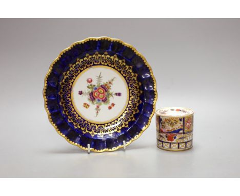 A Chamberlain drum-shaped inkwell painted with an imari pattern 240 and a Chamberlain plate painted with formal flower sprays
