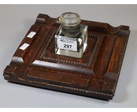 Early 20th Century oak mounted single desk glass inkwell on bun feet. (B.P. 21% + VAT) 