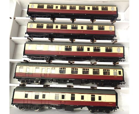 Rake of five BR blood/custard Bachmann OO scale coaches, unboxed. P&amp;P Group 2 (£18+VAT for the first lot and £3+VAT for s