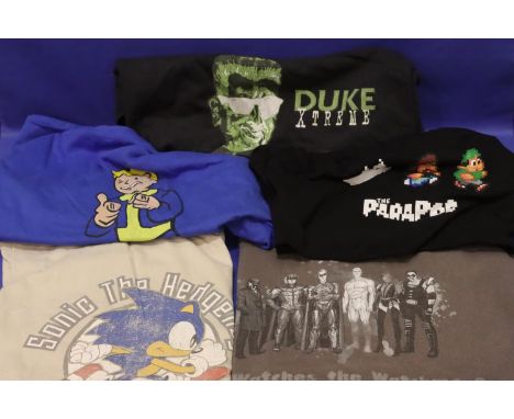 Five video gaming related t shirts including Sonic, Duke Nukem, mixed sizes, all in used condition. x4 size M, x1 size XL. P&