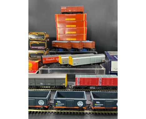 12 OO gauge Rolling stock all except one Boxed, all 'ready-to-Roll'(1000g)Bachmann Branchline 37-604 46 Ton VGA sliding wall 