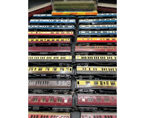 31 OO 'Ready-to-Roll' Coaches(4300g)Various manufacturers including Hornby, Tri-ang, Grafar, Lima, Trix Twin Railway (TTR), A