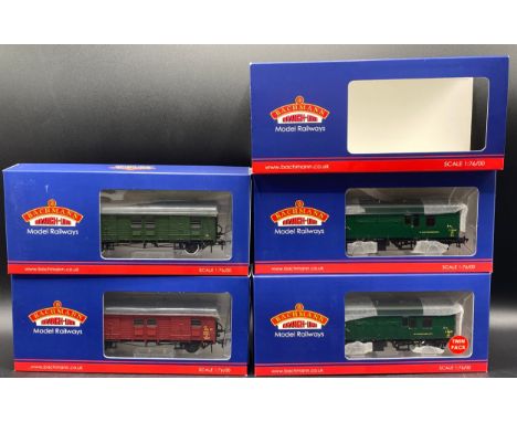 Four OO gauge Bachmann 4-wheel Southern wagon vans, each boxed and appearing unopened, Made in China(700g)Bachmann Branchline