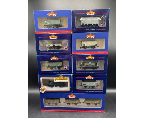 11 OO Bachmann Grey wagons and Brake van, each boxed and appearing unopened, Made in China(500g)Bachmann Branchline 37-225V 3