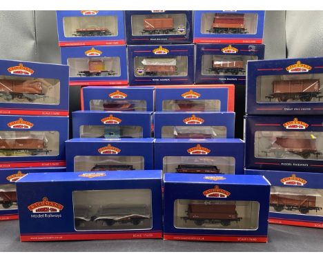 20 OO Bachmann Bauxite & Brown wagons and vans, each boxed and appearing unopened, Made in ChinaNo duplicates(1550g)Includes 