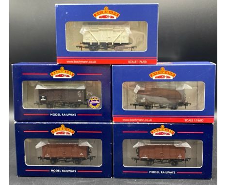 6 OO Bachmann Vent & Insulated Van wagons, each boxed and appearing unopened, Made in China(400g)Bachmann Branchline 38-071B 