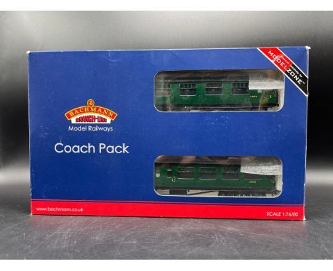 Bachmann Branchline 34-500Z 3 x 63ft. Bulleid Coaches - Corridor Open Brake 2nd S3952S, Composite Corridor S5880S and Corrido