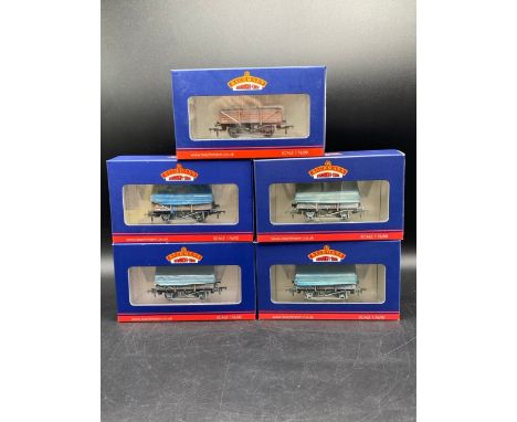 5 OO Bachmann China Clay weathered wagons, each boxed and appearing unopened, Made in ChinaNo duplicates(500g)Bachmann Branch