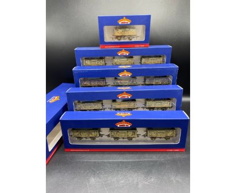 13 OO Bachmann 16T Mineral factory weathered wagons, each boxed and appearing unopened, Made in China(800g)Bachmann Branchlin
