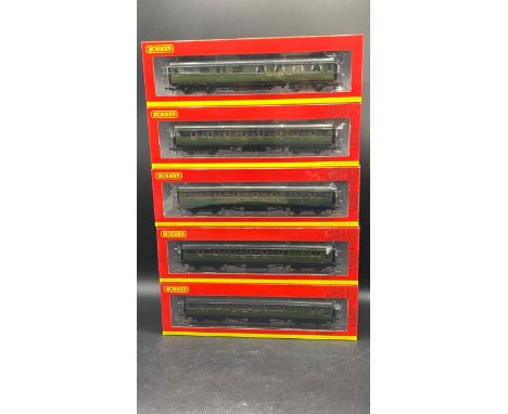 A rake of five OO gauge Hornby Southern Railway Maunsell coaches, each boxed and appearing unopened, Made in ChinaNo duplicat