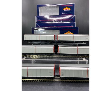 Six OO Bachmann Branchline 33-275 VGA 46 tonne sliding wall van 210595 in Railfreight/Speedlink livery in boxes(1400g)Each in