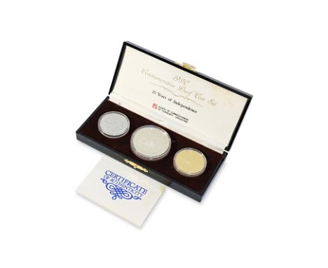 SINGAPORE 1990 25 YEARS OF INDEPENDENCE THREE COIN PROOF SET
Comprising: $10 silver coin(92.5, 40.7g); $250 gold coin (99.99,