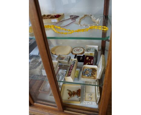 Art Deco faceted glass perfume atomiser, two powder compacts and a quantity of vintage costume jewellery and cufflinks