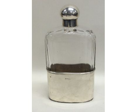 A good glass and silver mounted whisky flask with screw-on cover. London. Approx. 448 grams. Est. £80 - £120.