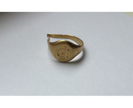 A gent’s 18 carat gold signet ring. Approx. 4 grams. Est. £40 - £60.