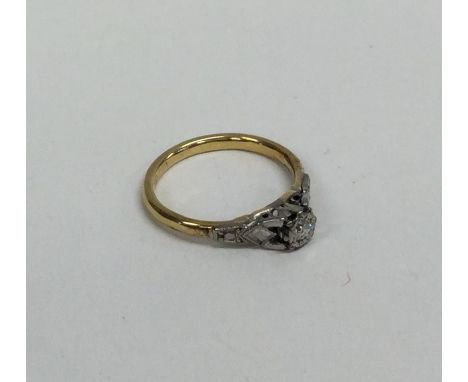 An Edwardian 18 carat gold and diamond mounted single stone ring. Approx. 2.5 grams. Est. £80 - £120.