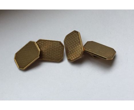 A pair of 9 carat engine turned cufflinks. Approx. 7 grams. Est. £100 - £150.