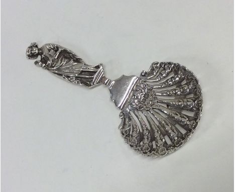 A good quality cast silver caddy scoop decorated with flowers and leaves. London. By TW. Approx. 45 grams. Est. £60 - £80.