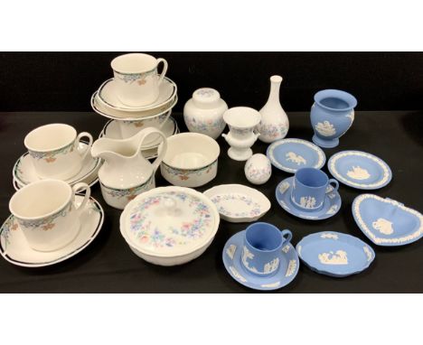 Royal Doulton Juno tea set for four; Wedgwood Angela pattern including trinket tray, lidded ginger jar,lidded pit, vase; Wedg