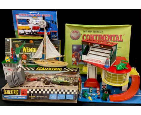 Toys - Scalextric racing set no 31, with Ferrari and Mini cars,  Subbuteo continental table football with Arsenal and interna