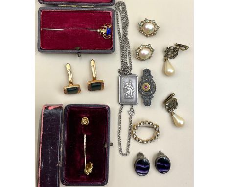 A selection of jewellery, to include a silver St. Christopher pendant and chain, a pair of silver blue john clip on earrings,