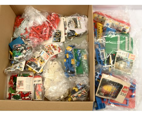 Lego a mixed loose group including vintage items - 358 Space Rocket, 354 Police Station, 312 Legoland ship plus others &amp; 