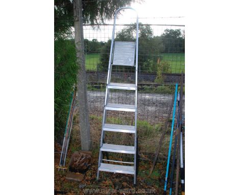 A 5 rung Aliuminium step ladder.