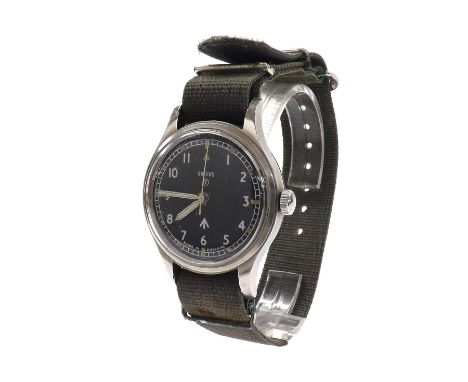Smiths British Army Military issue stainless steel gentleman's wristwatch, circular black dial with circled T, Military arrow