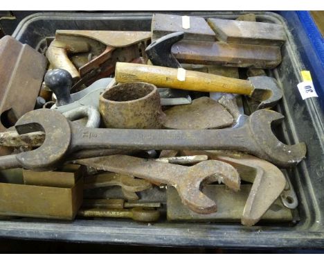 Tray of vintage hand tools