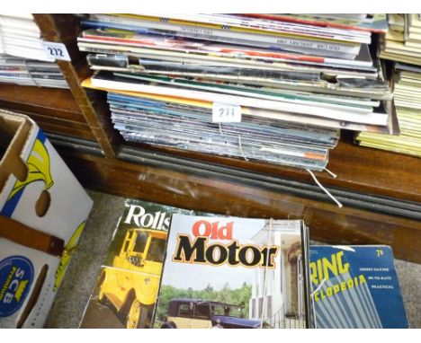 Large quantity of vintage motor vehicle publications including 'The New Motoring Encyclopaedia'