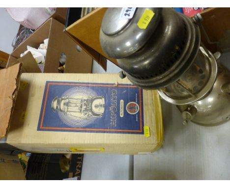 Boxed vintage 'Hipolito Automatic Paraffin Lamp'