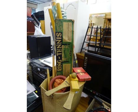 Small parcel of vintage outdoor games