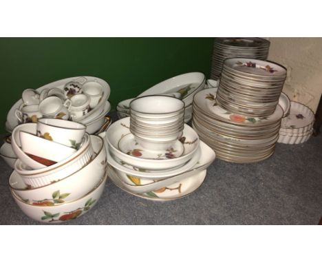 A COLLECTION OF ROYAL WORCESTER EVESHAM PATTERN PORCELAIN consisting of twelve dinner plates, thirty dessert plates, sixteen 