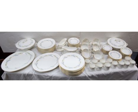 A ROYAL WORCESTER DINNER SERVICE 'Harvest Ring' pattern, approximately 103 pieces in total Condition: in good condition with 