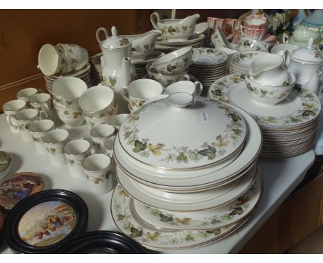 Royal Doulton Larchmont extensive dinner service, matching tea set and coffee service 