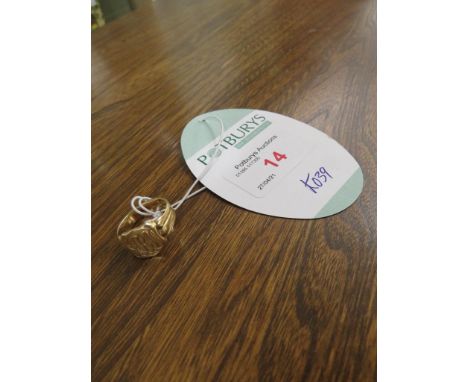 GOLD SIGNET RING ENGRAVED WITH INITIALS, STAMPED 18CT, 8.4G, SIZE O/P FOR GUIDANCE ONLY
